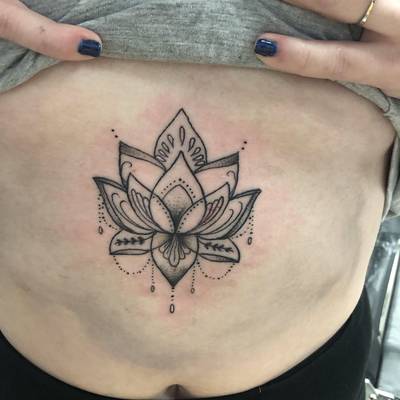 Lotus on the stomach 