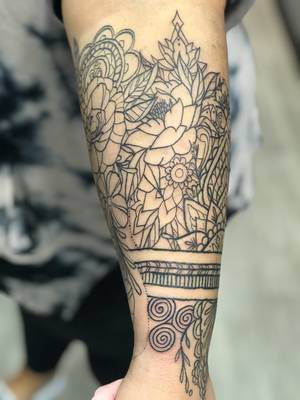 Floral gap filler 